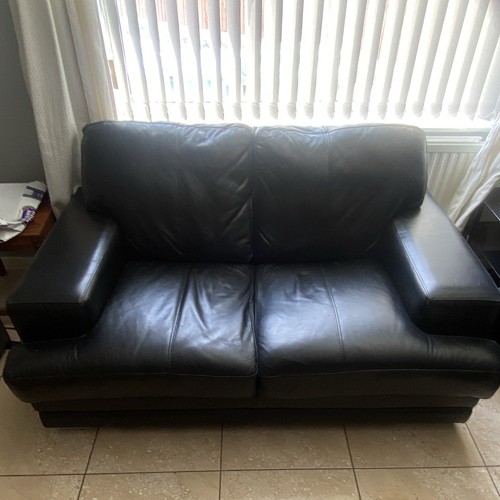 Black leather3 and seater - leather3,
